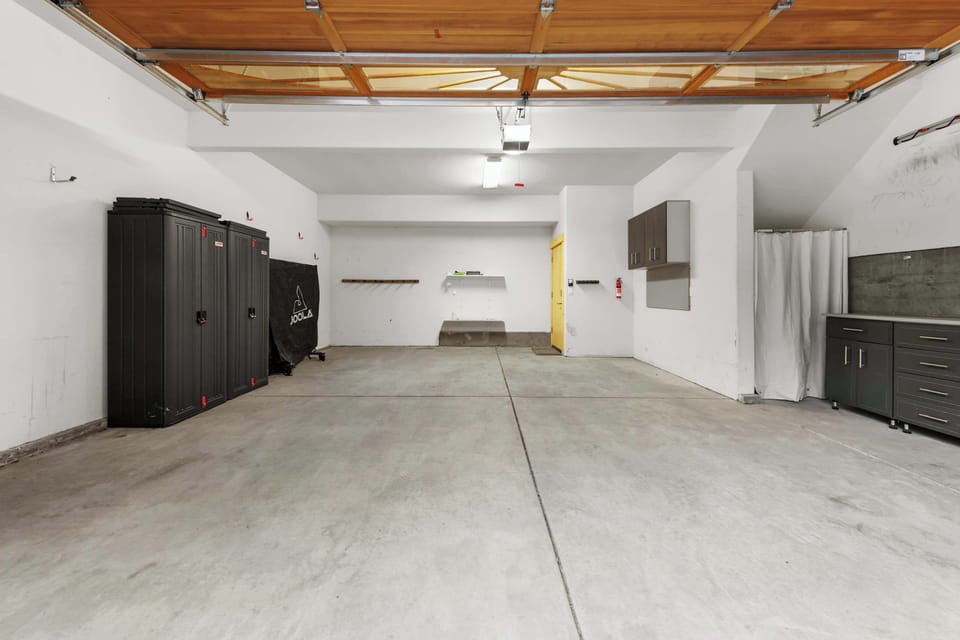 House, Multiple Beds, Balcony, Mountain View (Modern Tahoe) | Interior