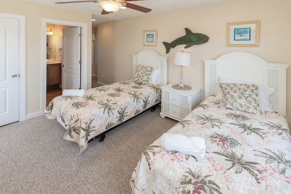Top-Level Master Bedroom with 2 Twin Beds