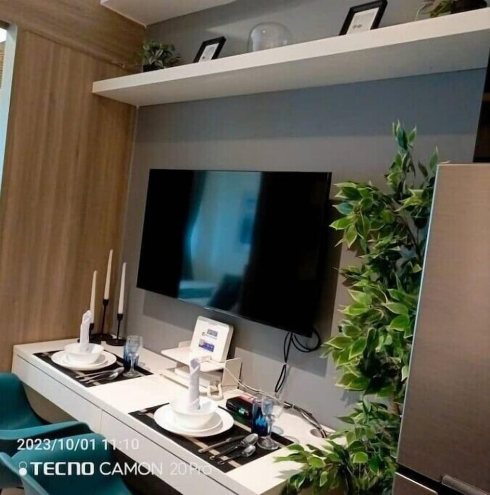 TV Entertainment and Dining Area.