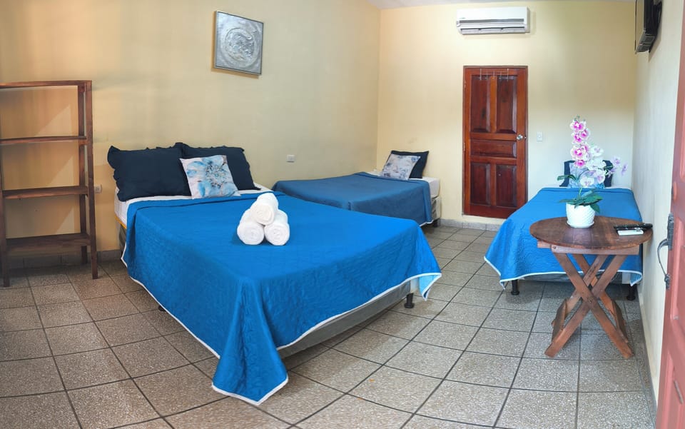 Triple Room | Desk, laptop workspace, blackout drapes, WiFi (free)