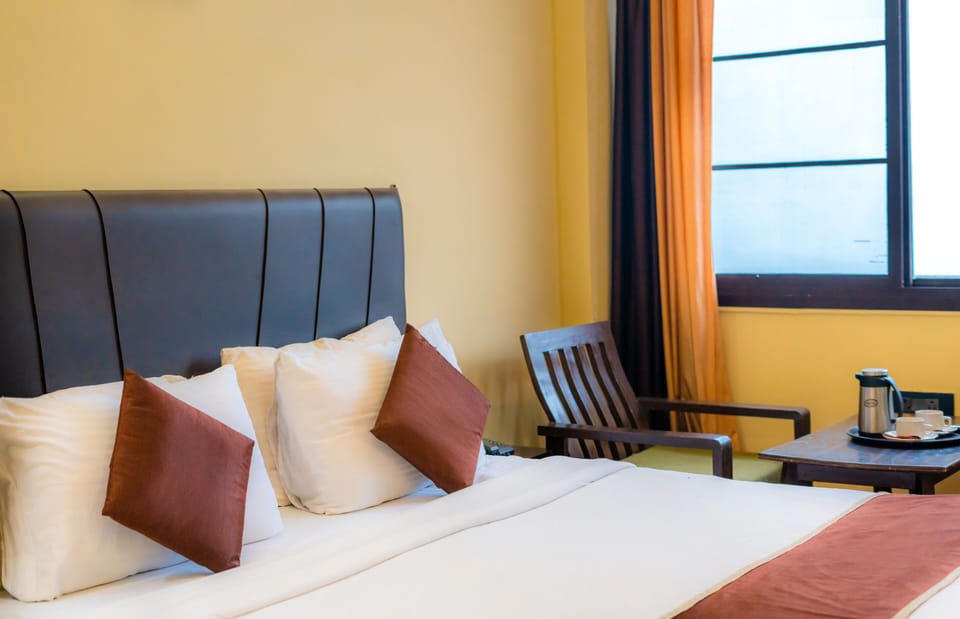 Premium bedding, desk, soundproofing, rollaway beds