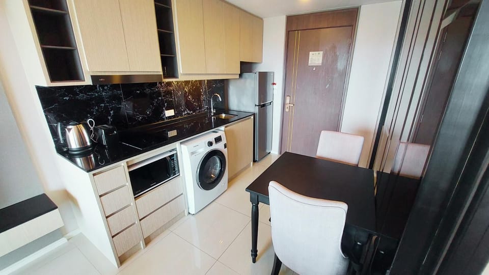 Deluxe Apartment | Private kitchen | Toaster