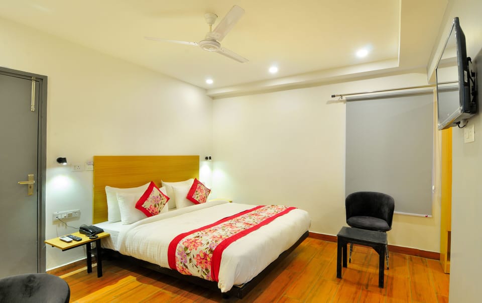 1 bedroom, desk, laptop workspace, free WiFi