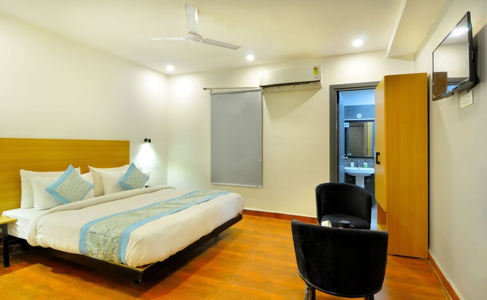 Deluxe Room | 1 bedroom, desk, laptop workspace, free WiFi