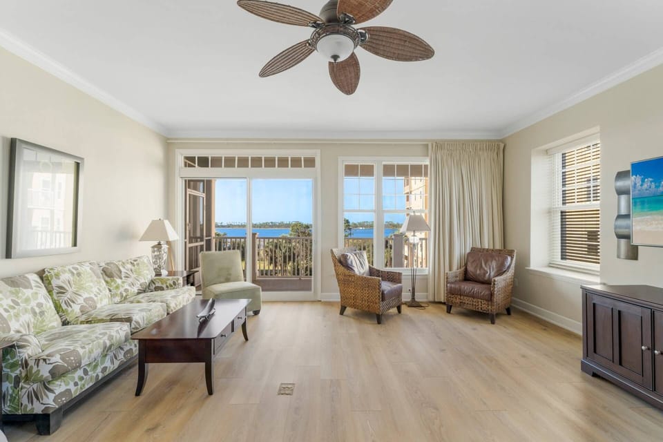 So much bright open space and high speed wi-fi throughout.  Come in and relax.