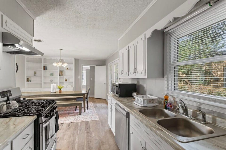 Fully-equipped kitchen