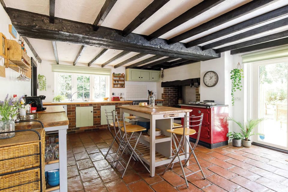 The fully equipped has everything you need to prepare drinks and meals for the whole family.