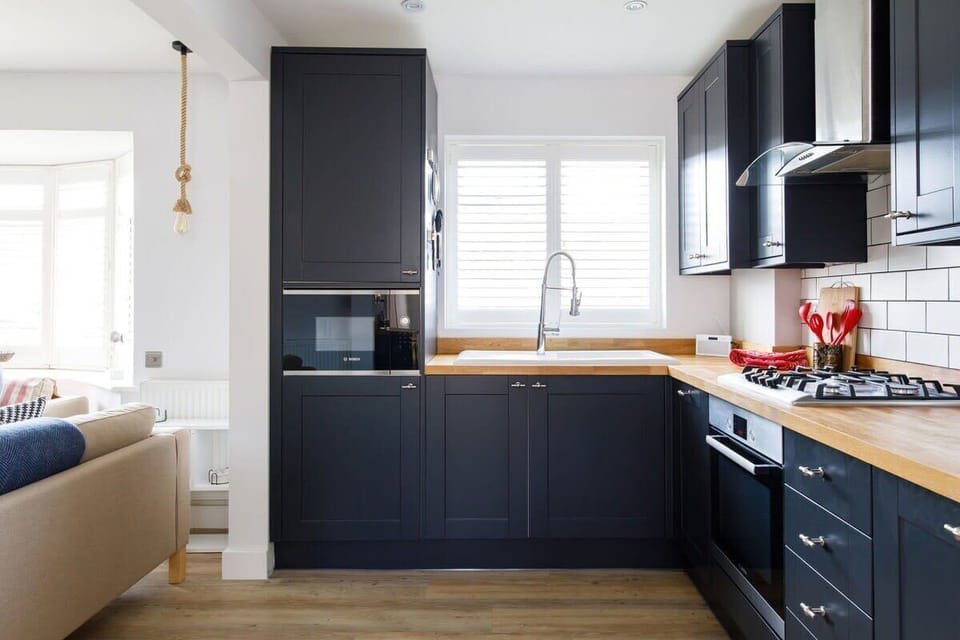 The kitchen is fully equipped with state-of-the-art appliances, spacious countertops and ample cabinetry to satisfy all your needs.