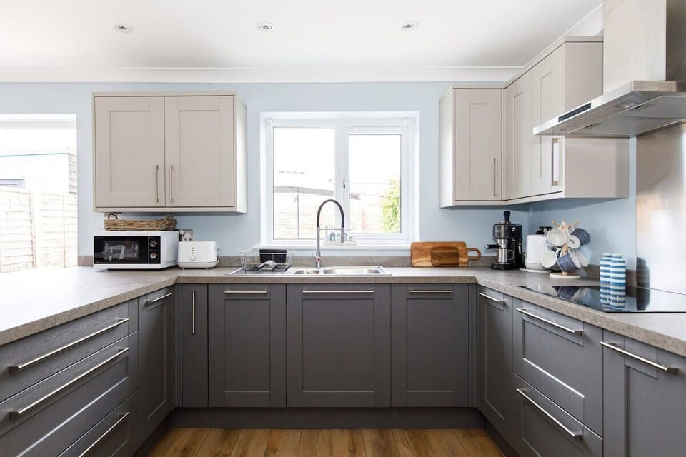 The fully-equipped kitchen has everything you need to prepare drinks, meals and picnics.