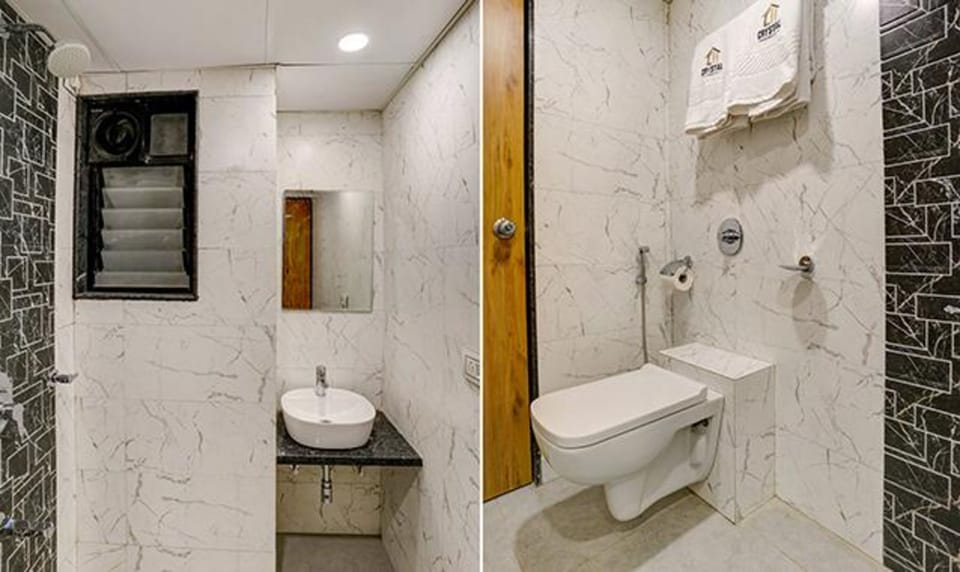 Shower, rainfall showerhead, free toiletries, towels
