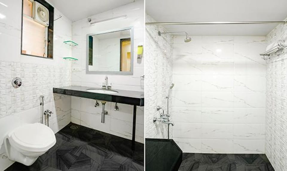 Deluxe Room | Bathroom | Shower, rainfall showerhead, free toiletries, towels