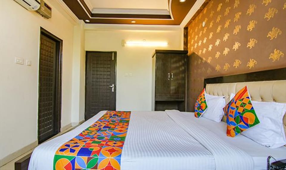 Egyptian cotton sheets, premium bedding, in-room safe, free WiFi