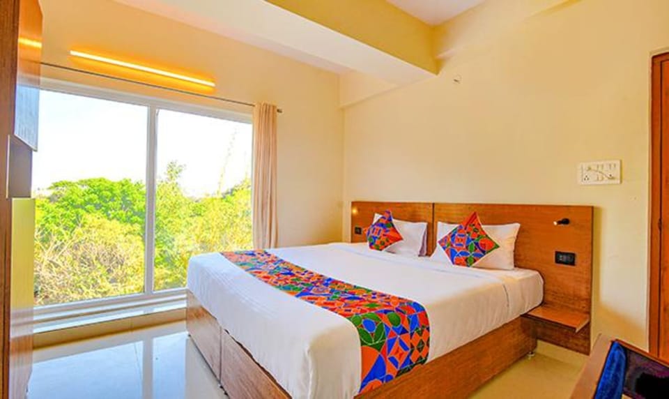 Egyptian cotton sheets, premium bedding, in-room safe, free WiFi