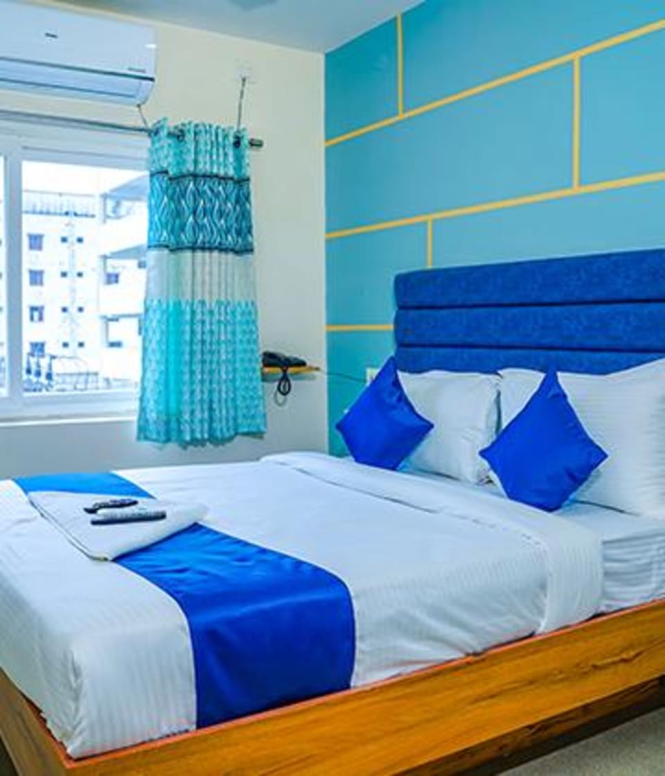 Egyptian cotton sheets, premium bedding, in-room safe, free WiFi