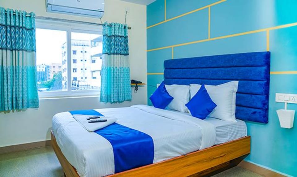 Egyptian cotton sheets, premium bedding, in-room safe, free WiFi