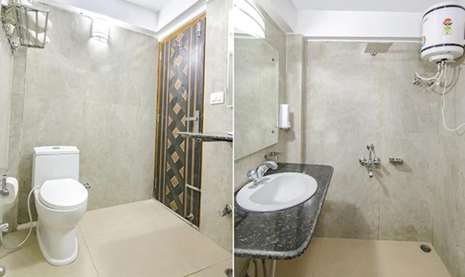 Family Room | Bathroom | Shower, rainfall showerhead, free toiletries, towels