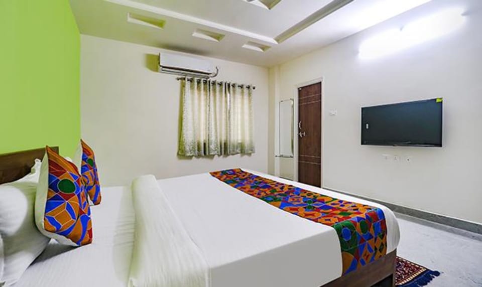 Egyptian cotton sheets, premium bedding, in-room safe, free WiFi