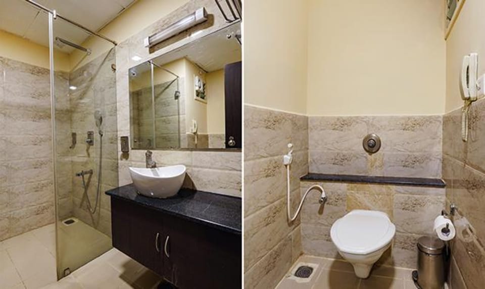 Shower, rainfall showerhead, free toiletries, towels