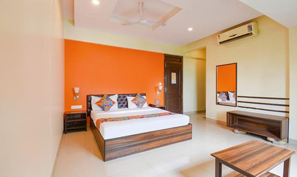 Egyptian cotton sheets, premium bedding, in-room safe, free WiFi