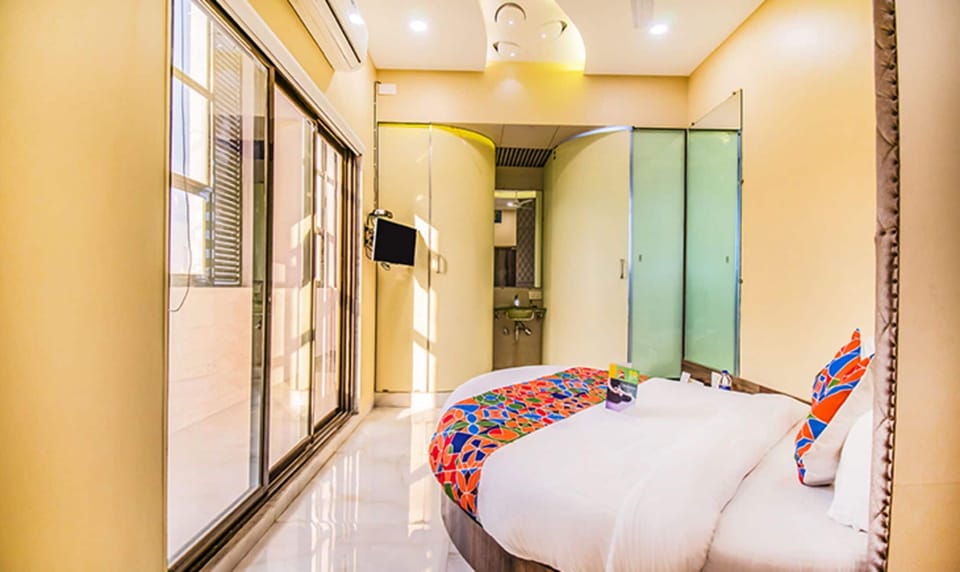 Egyptian cotton sheets, premium bedding, in-room safe, free WiFi