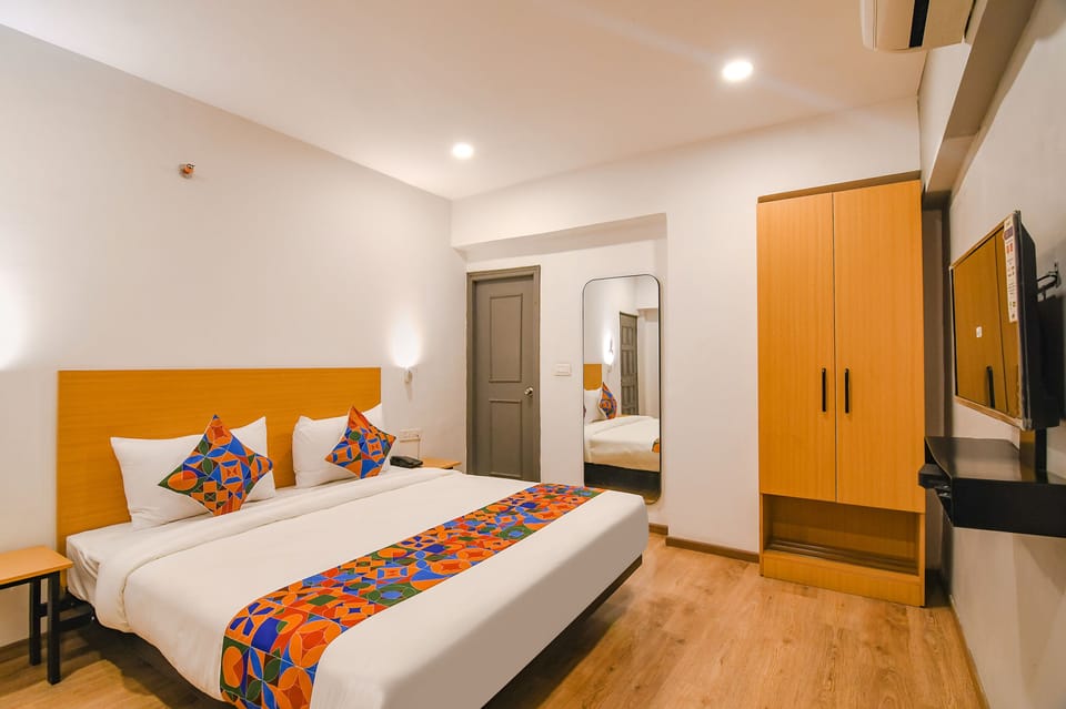 Egyptian cotton sheets, premium bedding, in-room safe, free WiFi