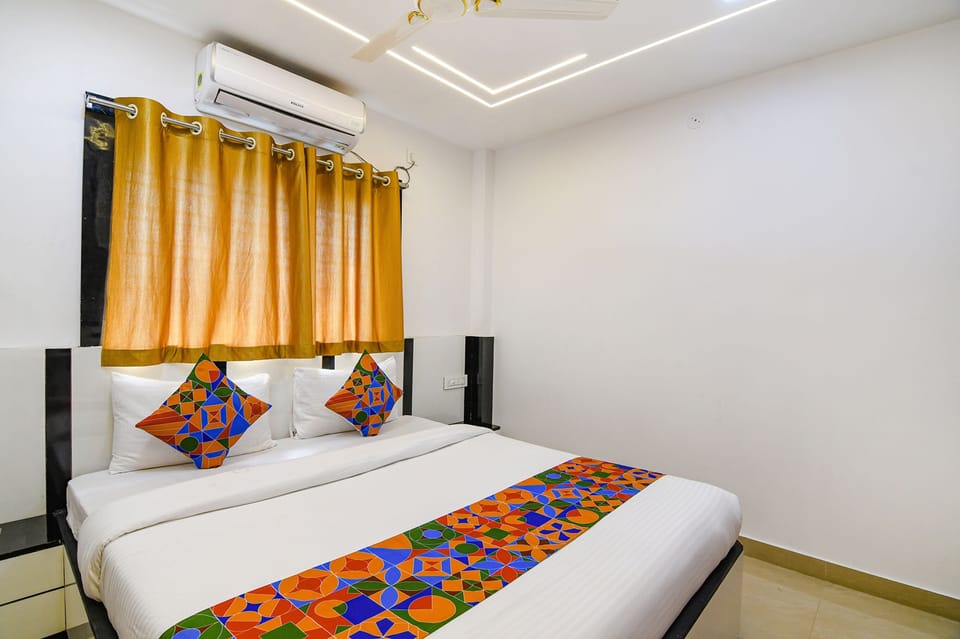 Egyptian cotton sheets, premium bedding, in-room safe, free WiFi