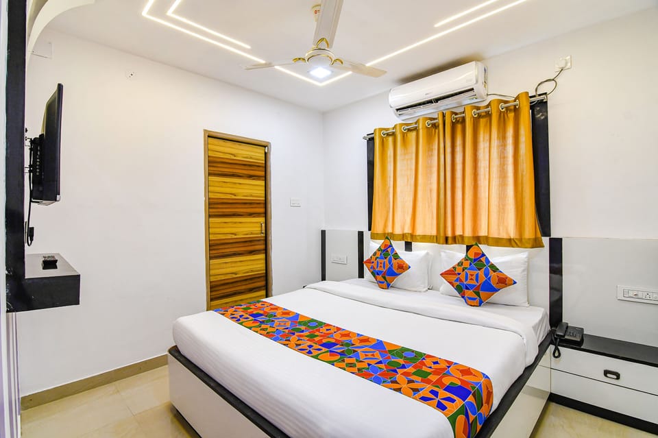 Egyptian cotton sheets, premium bedding, in-room safe, free WiFi