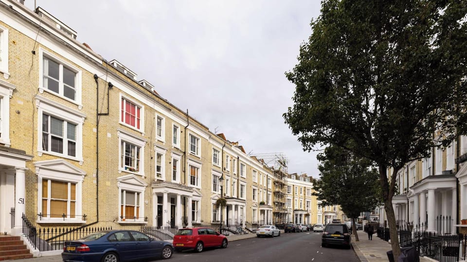 Eardley Apartment neighborhood