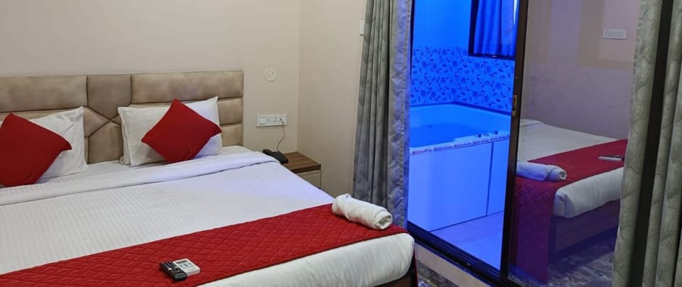 Classic Suite | 1 bedroom, desk, soundproofing, free WiFi