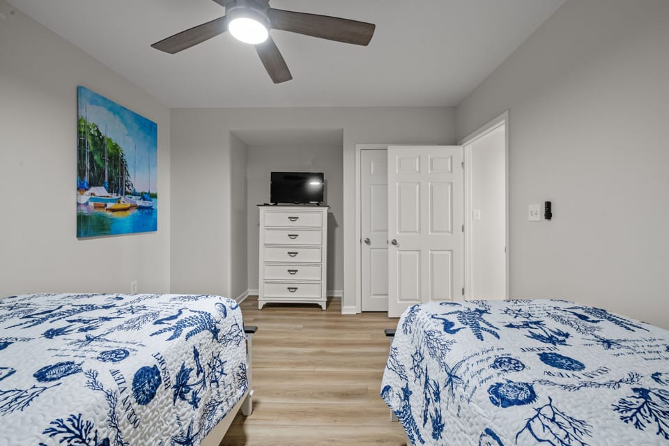 3rd Bedroom w/1 Full & 1 Twin