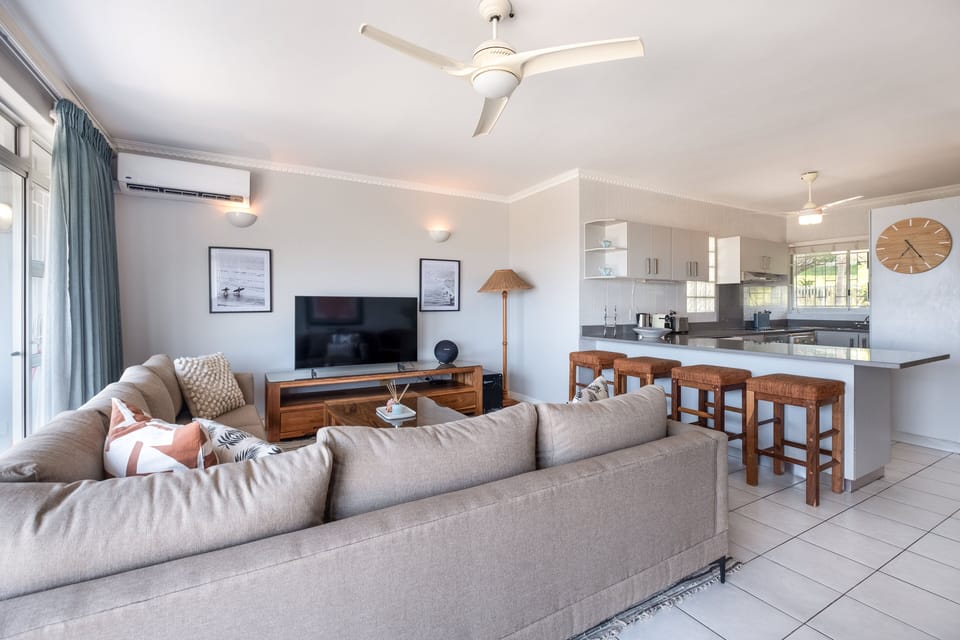 Comfort Apartment | Living area | 32-inch flat-screen TV with satellite channels, Netflix