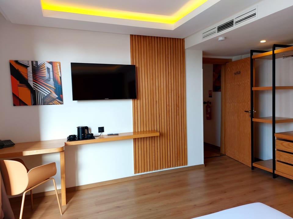 Premium bedding, minibar, laptop workspace, soundproofing