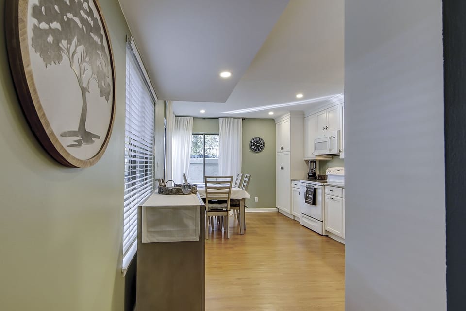 Kitchen/Dining Area