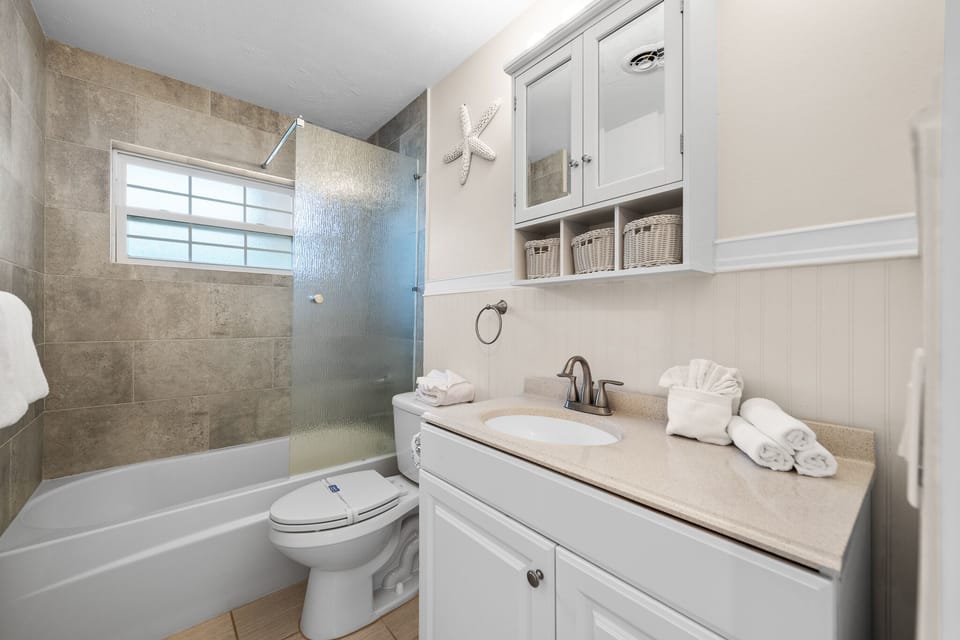 Second Bathroom - Shared