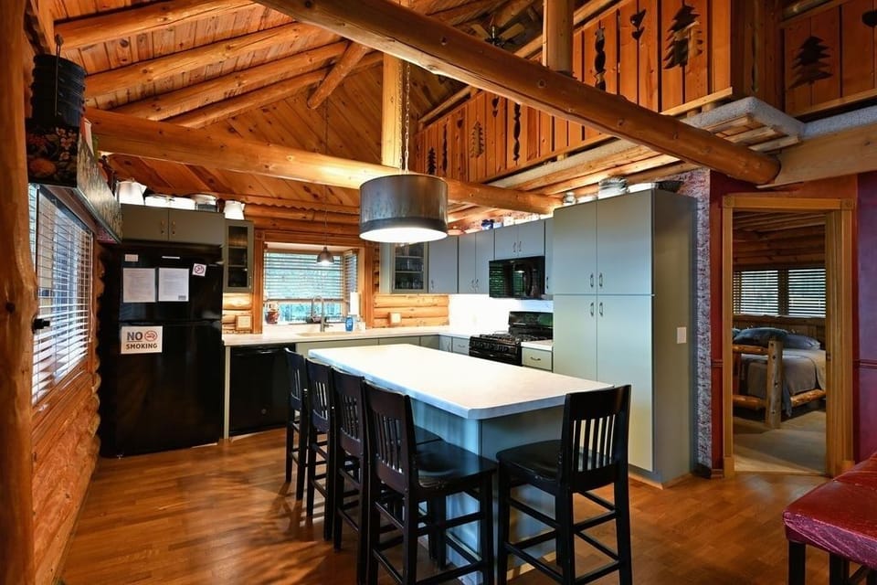 House, 4 Bedrooms | Private kitchen | Coffee/tea maker, fridge, oven, toaster