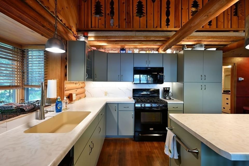 House, 4 Bedrooms | Private kitchen | Coffee/tea maker, fridge, oven, toaster