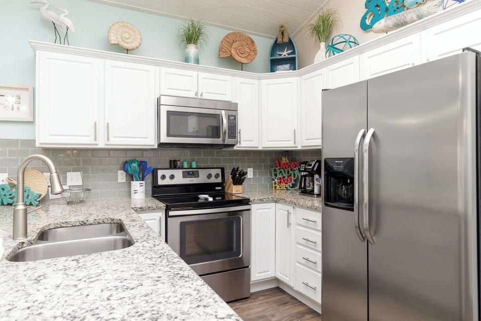 Townhome, Multiple Beds, Patio (Endless Happy Hour) | Private kitchen | Fridge, microwave, oven, stovetop
