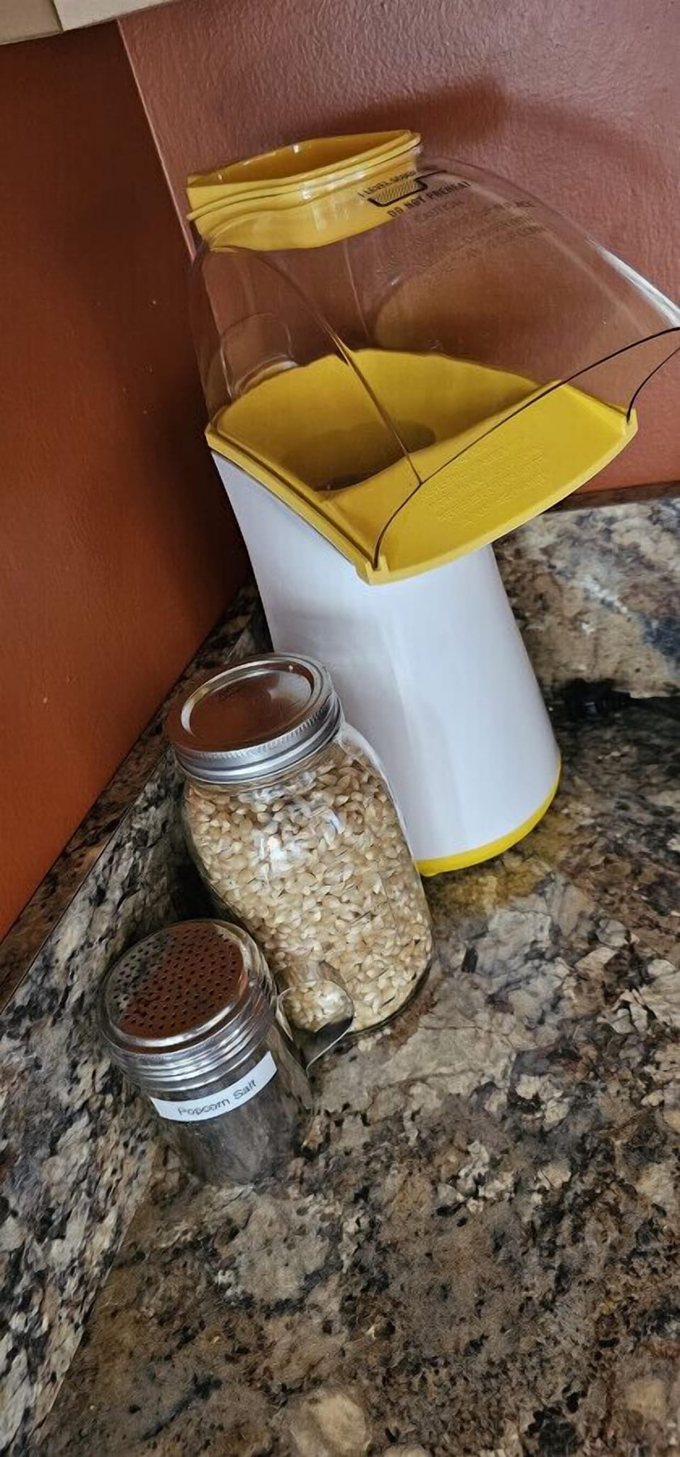 Enjoy movie nights with our air popper, complete with popcorn kernels and salt provided! Perfect for a cozy evening in at The Copper House, making memories with freshly popped popcorn, all set for you to enjoy during your stay.