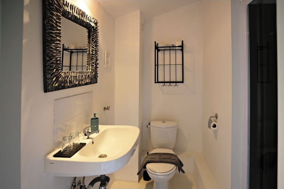 Comfort Double Room (2 L) | Bathroom | Shower, hydromassage showerhead, hair dryer, towels