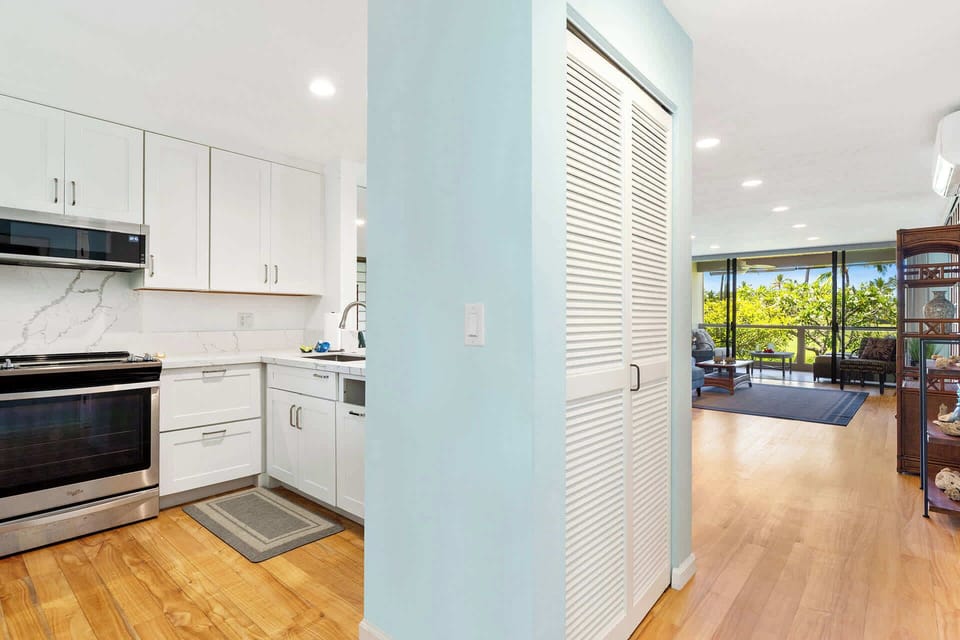 Condo, 2 Queen Beds, Balcony, Partial Ocean View (Grace's Oasis) | Private kitchen | Coffee/tea maker, fridge, microwave, oven
