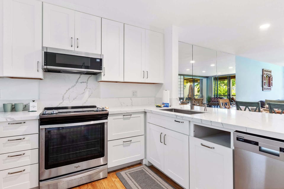 Condo, 2 Queen Beds, Balcony, Partial Ocean View (Grace's Oasis) | Private kitchen | Coffee/tea maker, fridge, microwave, oven