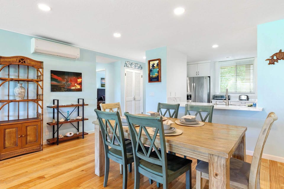 Condo, 2 Queen Beds, Balcony, Partial Ocean View (Grace's Oasis) | Dining