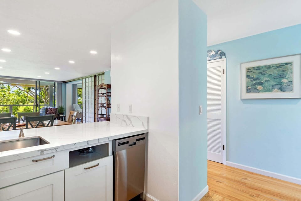 Condo, 2 Queen Beds, Balcony, Partial Ocean View (Grace's Oasis) | Interior