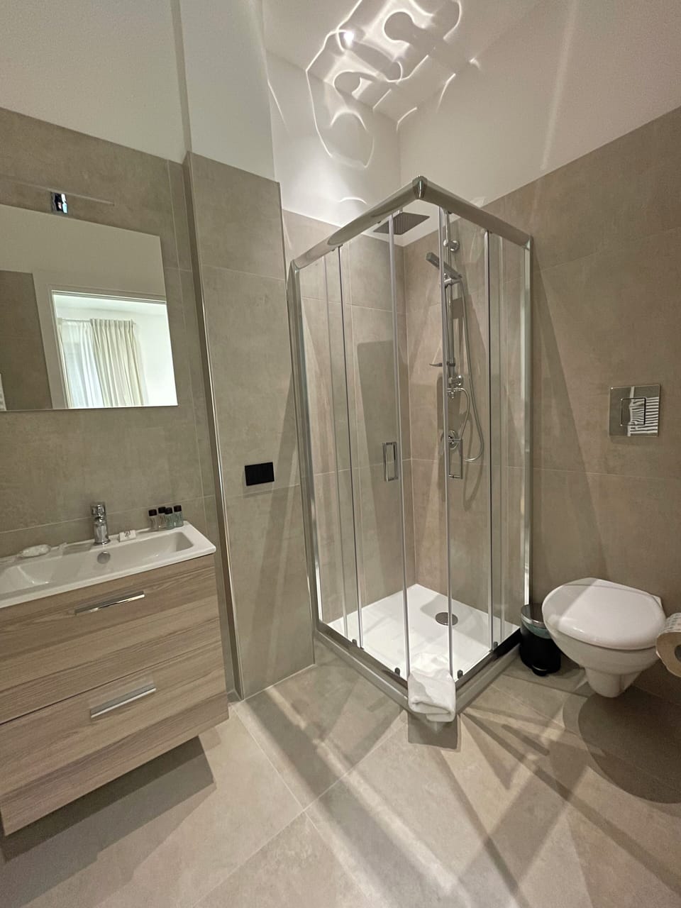 Comfort Room, 1 Bedroom, Ensuite | Bathroom | Shower, rainfall showerhead, hair dryer, slippers