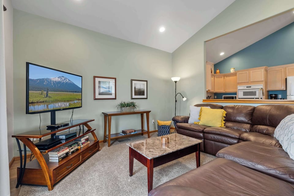Townhome, Multiple Beds, Balcony, Garden View (Taft at Old Mill) | Living area | 42-inch flat-screen TV with digital channels, TV, fireplace