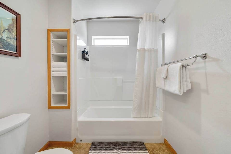 Taft at Old Mill - Pet-friendly & Near Downtown Apartment in Bend