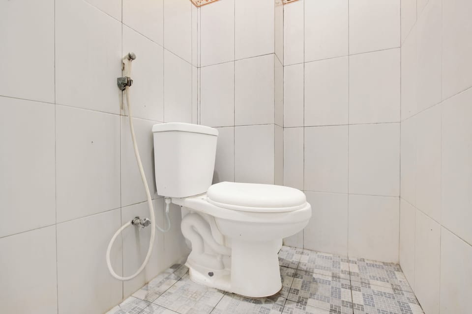 Standard Double Room | Bathroom | Shower, towels