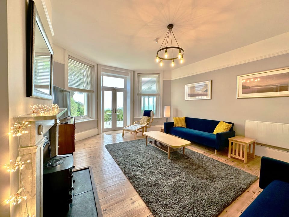 Sitting room with views of the terrace