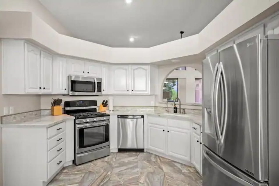 Bright & clean Kitchen