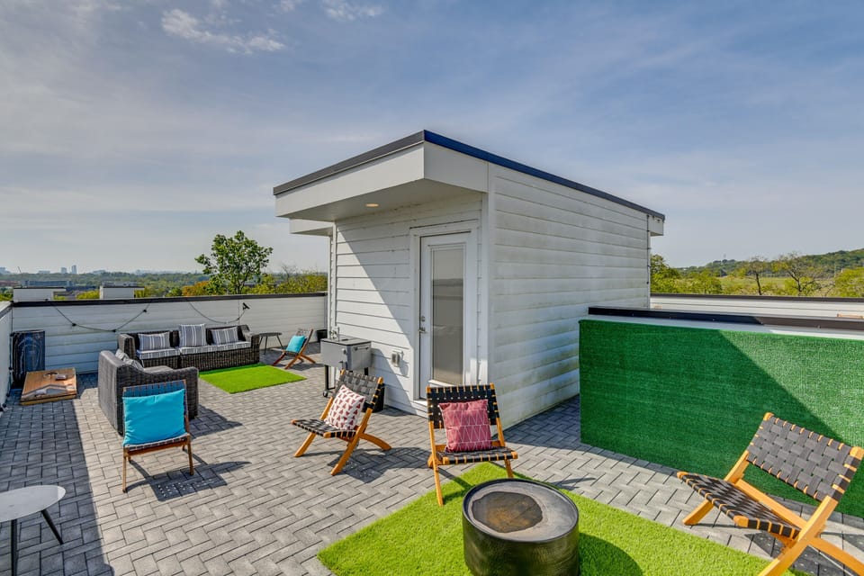 Rooftop Balcony | Skyline View